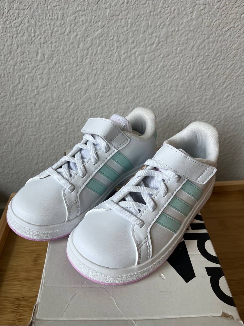 Kids Adidas NIB Grand Court 2.0 White Sneakers with Mint Accent Stripes